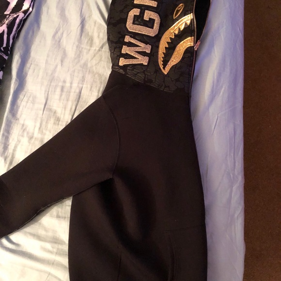 SOLD Bape x Travis Scott Black & Gold Shark Hoodie - Picture 7 of 15